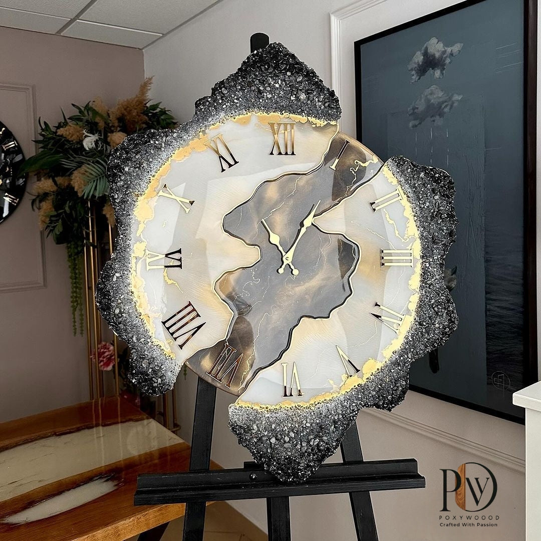 Black Diamond Horizon Sleek Resin Clock with Textured Patterns