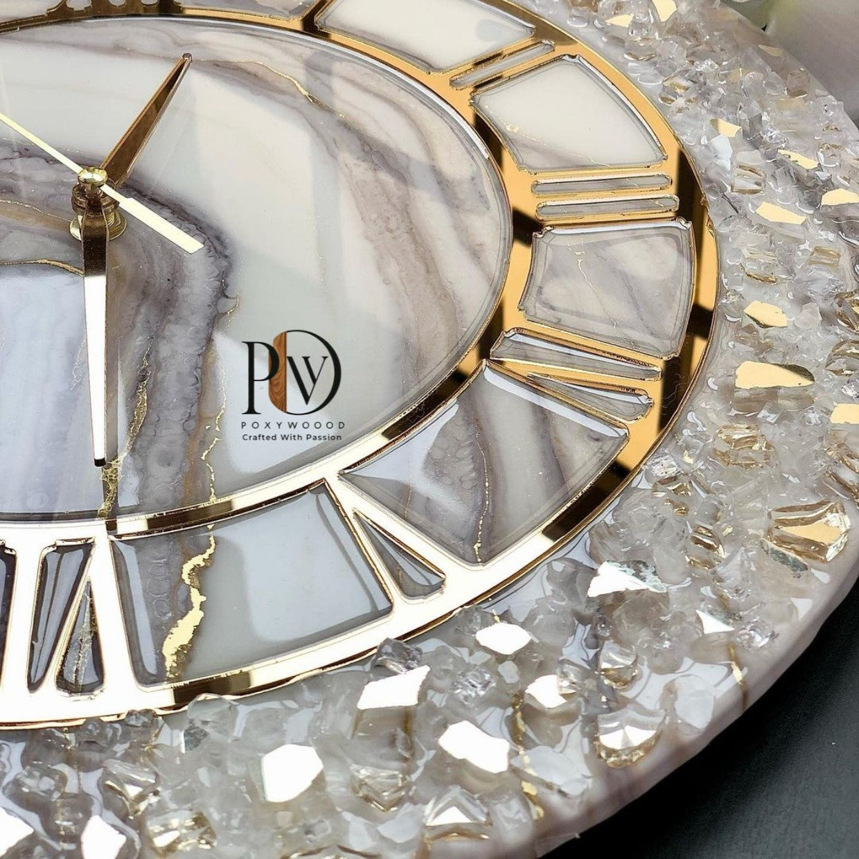 Pearlescent Marble Epoxy Clock – Elegant Luxury Design